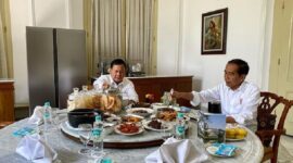 Presiden RI Jokowi dan Menteri Pertahanan Prabowo Subianto makan siang Bareng. (Instagram.com/@prabowo)
