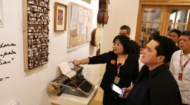 Menteri BUMN Erick Thohir saat meninjau dan meresmikan Lokananta setelah dilakukan revitalisasi. (Foto Dok. Kementerian BUMN)