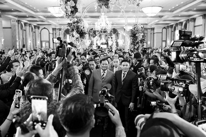Menteri Pertahanan Prabowo Subianto menghadiri acara pernikahan Fritz Hutapea, putra Hotman Paris Hutapea dengan Chen Giovanis. (Instagram.com/@prabowo)