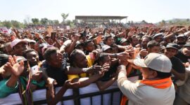 Ketua Umum Partai Gerindra Prabowo Subianto saat bersama Masyarakat. (Facbook.com/@Prabowo Subianto)
