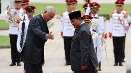 Menteri Pertahanan (Menhan) RI Prabowo Subianto menerima penghargaan Darjah Utama Bakti Cemerlang (Tentera). (Dok. Tim Media Prabowo Subianto)
