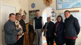 Foto : Ketua Komisioner BNSP, Syamsi Hari, Prof. Amilin, dan NS. Aji Martono, mengadakan pertemuan dengan Yul Edison KJRI Hongkong untuk Mempererat Kerja Sama Sertifikasi Profesi, Hongkong (21/12/23). (Doc.BNSP)