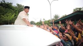 Calon Presiden Koalisi Indonesia Maju Prabowo Subianto didoakan jadi Presiden 2024 usai melakukan Ziarah ke Makam Sultan Maulana Hasanuddin, Serang, Banten. (Dok. Tim Media Prabowo Subianto)  