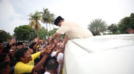 Calon Presiden Koalisi Indonesia Maju Prabowo Subianto didoakan jadi Presiden 2024 usai melakukan Ziarah ke Makam Sultan Maulana Hasanuddin, Serang, Banten. (Dok. Tim Media Prabowo Subianto)  