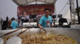 Calon Presiden Nomor Urut 2, Prabowo Subianto Mencicipi Opor Ayam Chef Bobon. (Dok. Tim Media Prabowo-Gibran)