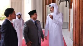 Presiden dan Wakil Presiden terpilih Prabowo Subianto dan Gibran Rakabuming menemui pemimpin negara Qatar atau Emir Qatar, Sheikh Tamim bin Hamad Al Thani. (Dok. Tim Media Prabowo)
