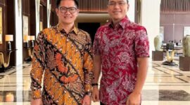 Bupati Minahasa Utara Joune Ganda bertemu dengan Simon Aloysius Mantiri. (Dok. Berita Manado)