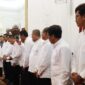 Presiden RI Prabowo Subianto menandatangani aturan yang menghapus utang macet usaha mikro kecil dan menengah (UMKM). (Dok. Tim Media Prabowo)