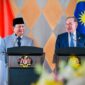 Presiden Republik Indonesia, Prabowo Subianto, Bersama Perdana Menteri Malaysia, Anwar Ibrahim. (Dok. Ppid.setkab.go.id)