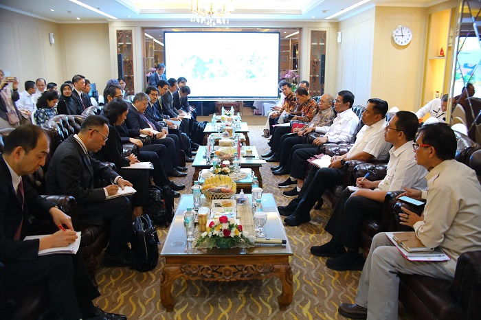 Menteri Pertanian Indonesia (Mentan), Andi Amran Sulaiman bertemu dengan Menteri Pertanian, Kehutanan, dan Perikanan Jepang, Eto Taku. (Dok. Kementerian Pertanian)  