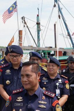 KKP Gagalkan Penangkapan Ikan Ilegal oleh Kapal Malaysia, Gunakan Trawl dan Rekrut ABK WNI